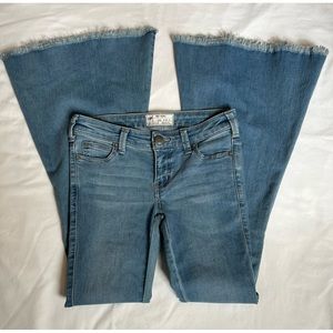 Free People Womens Sz 25 Short Flare Leg Bell Bottom Raw Hem Jeans
